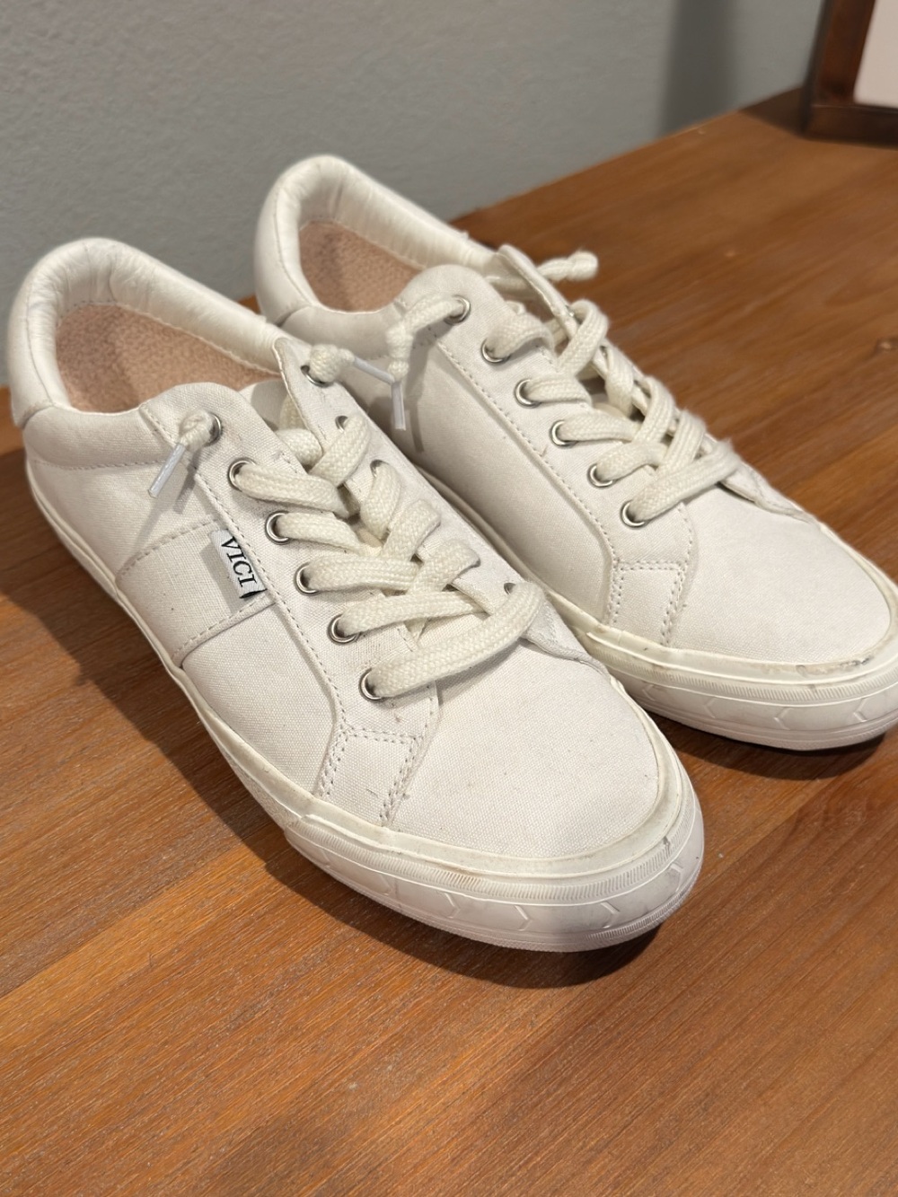 VICI Lulu White Canvas Lace Up Sneakers Womens 7.5